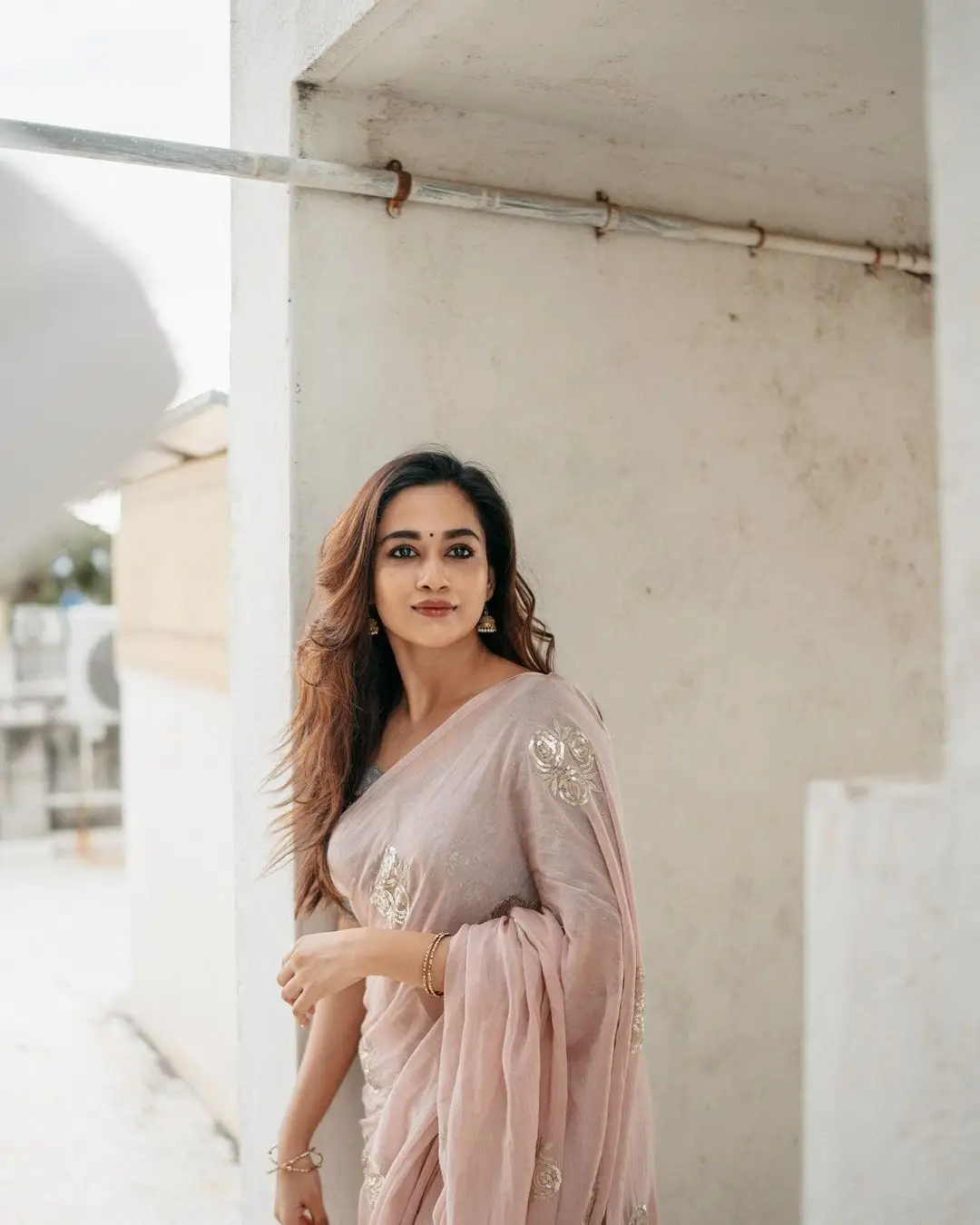 Tamil TV Actress Kaavya Arivumani in Pink Saree Blue Blouse